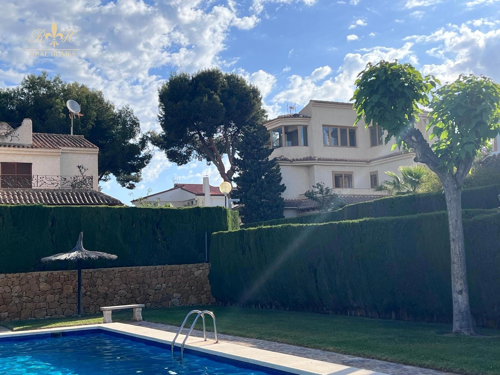 Vista exterior de Casa adosada en venta en Benidorm con Jardín privado, Terraza y Piscina