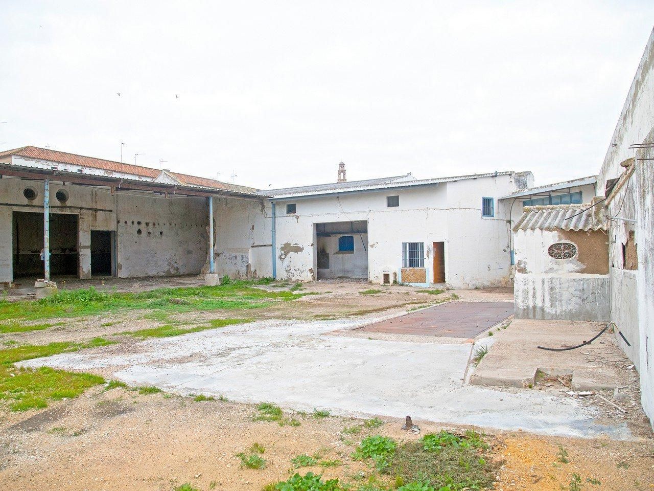 Vista exterior de Nau industrial en venda en Marchena