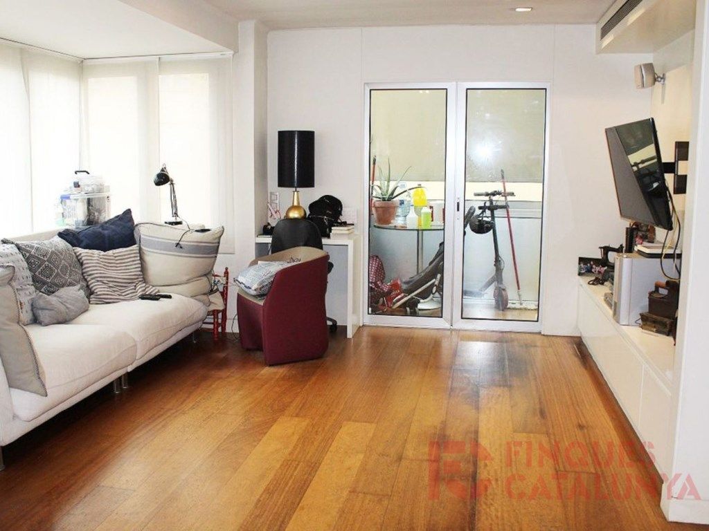Sala d'estar de Pis en venda en Girona Capital amb Aire condicionat i Terrassa