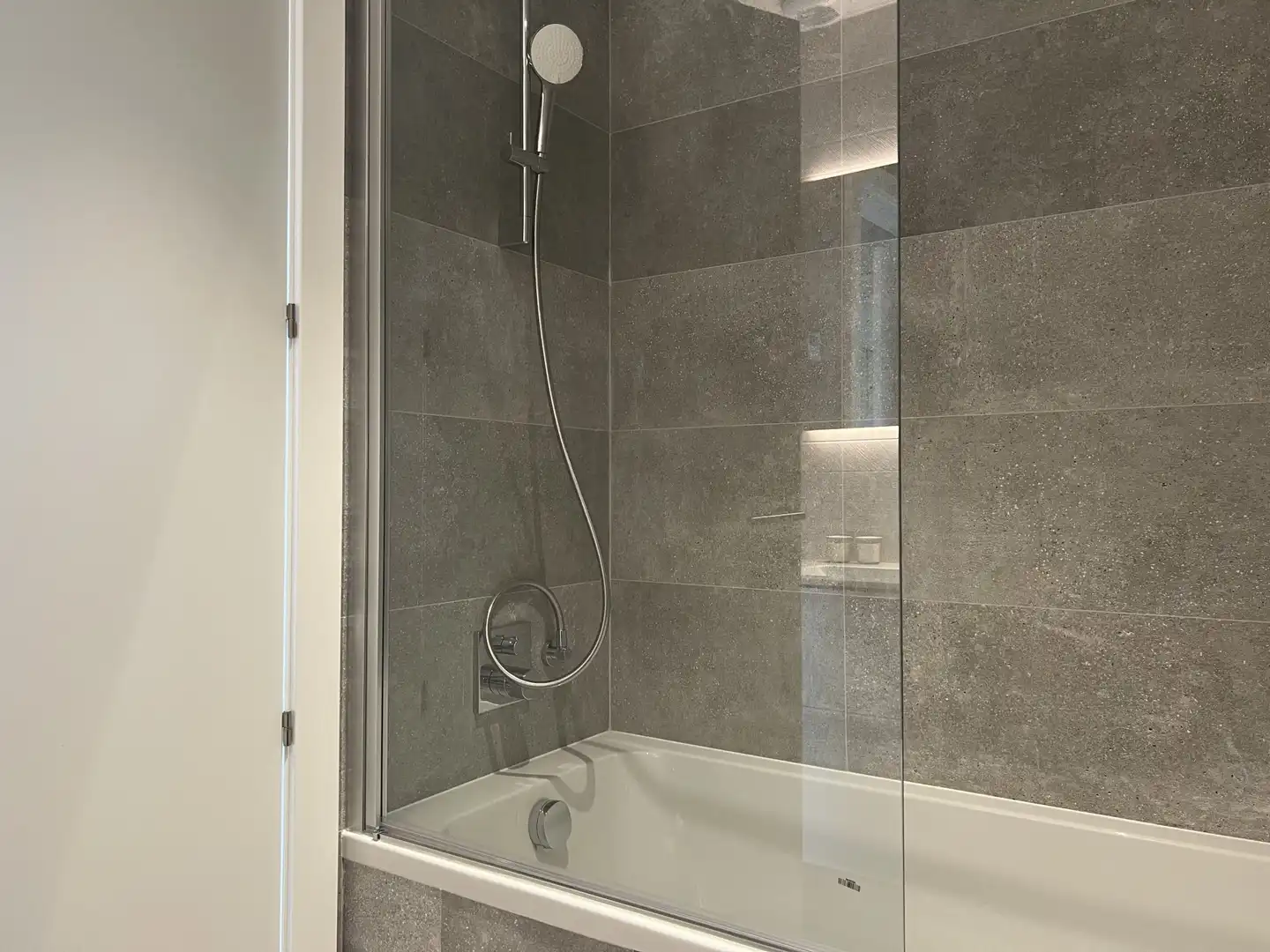 Badezimmer von Wohnung zur Miete in Salou mit Klimaanlage, Heizung und Terrasse