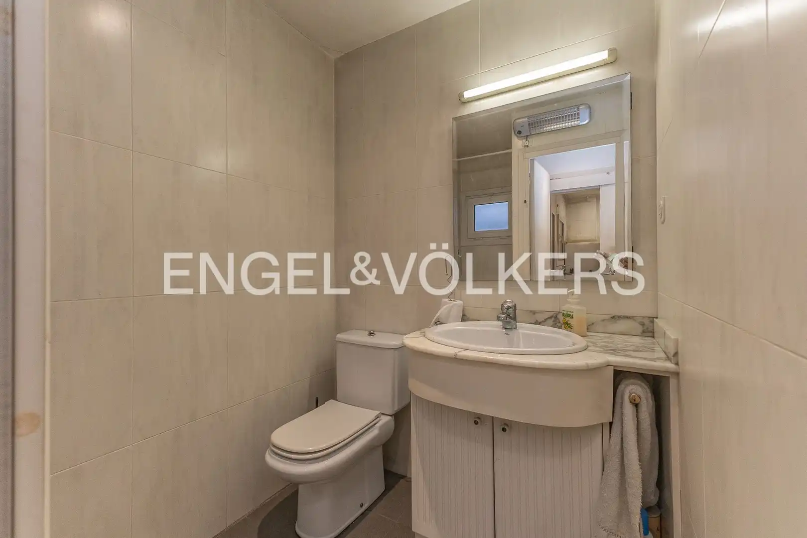Baño de Casa adosada en venta en Sabadell con Aire acondicionado, Calefacción y Terraza