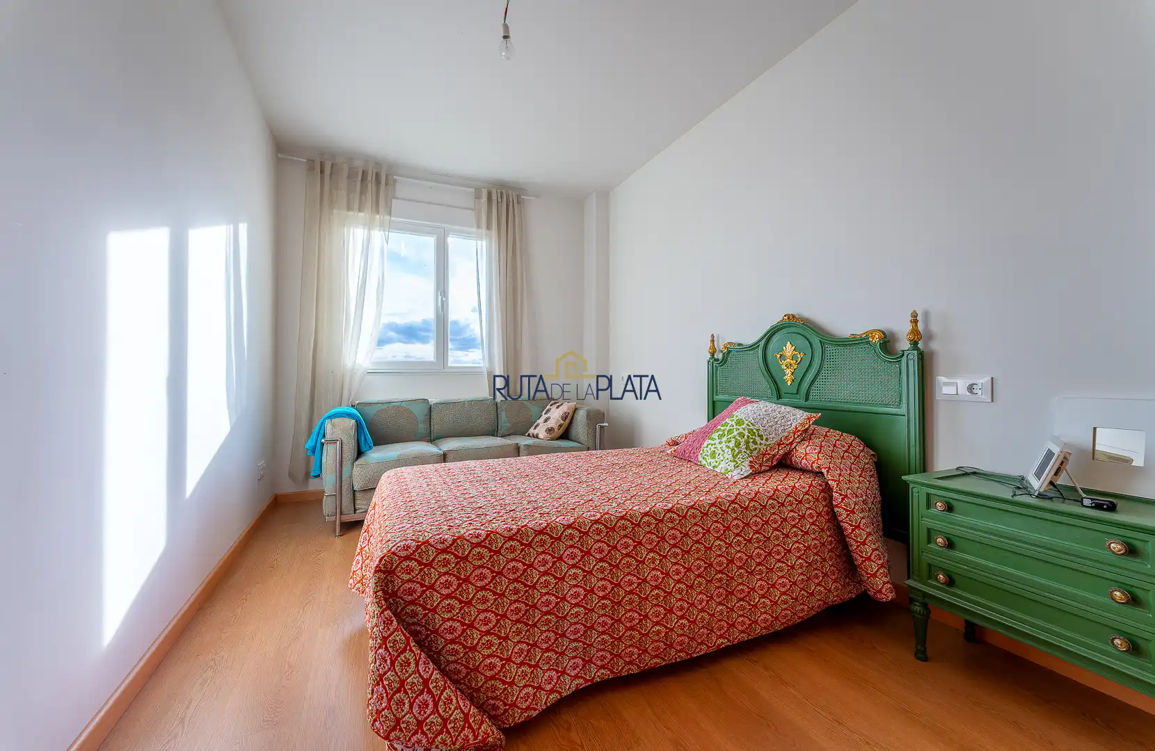 Habitación de Casa adosada en venta en Roales con Calefacción, Jardín privado y Alarma