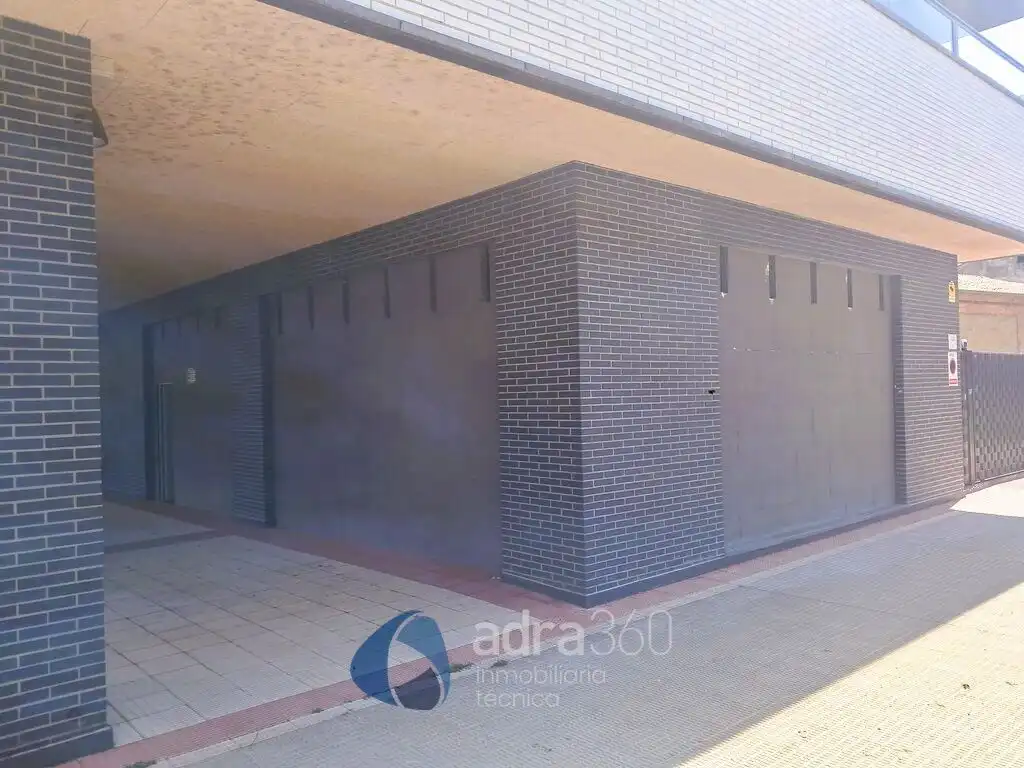 Vista exterior de Local de alquiler en  Logroño