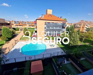 Exterior view of Flat to rent in Boadilla del Monte  with Terrace and Swimming Pool