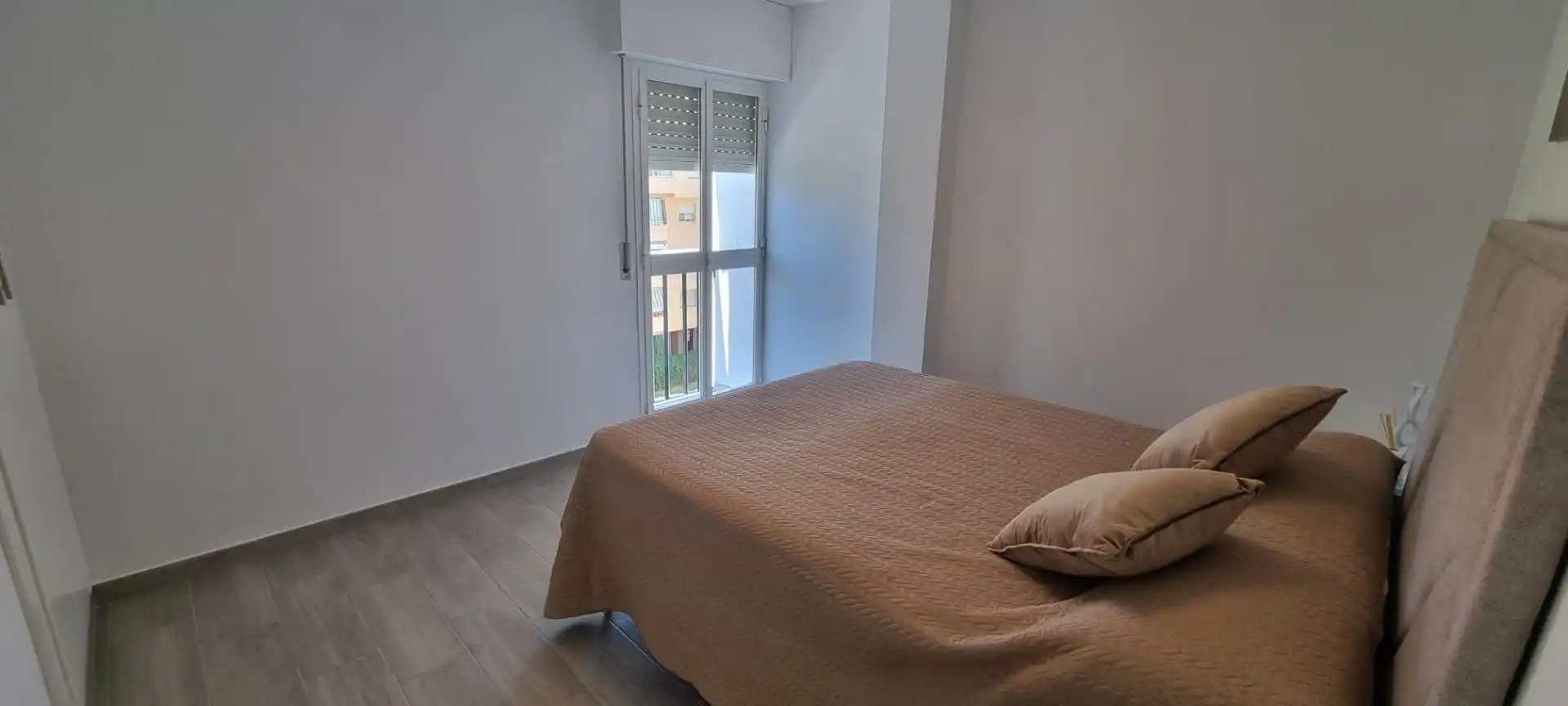 Dormitori de Pis en venda en Fuengirola amb Aire condicionat, Calefacció i Jardí privat
