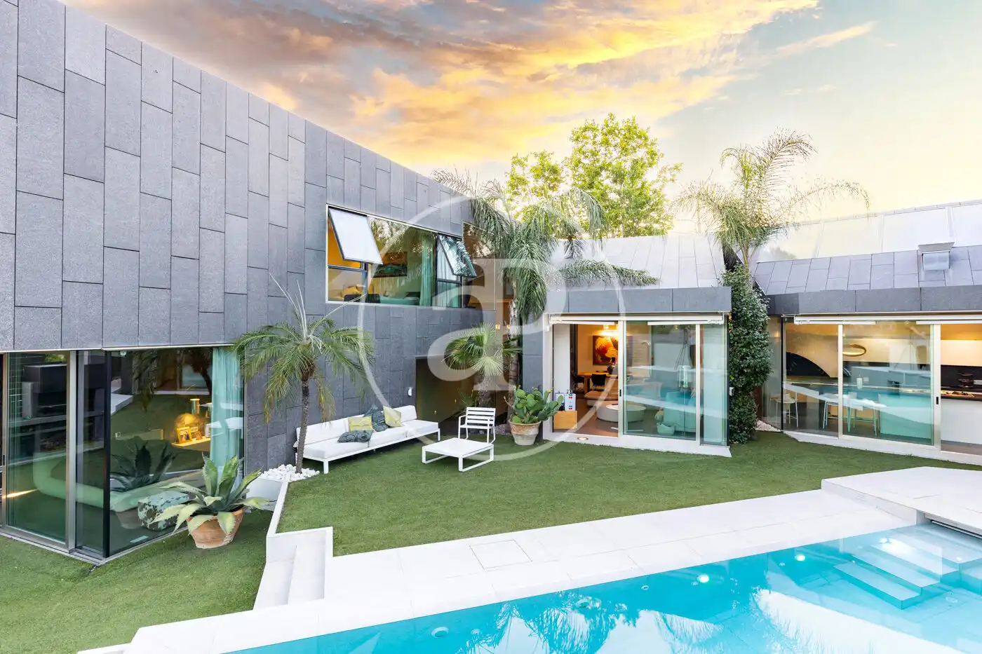 Vista exterior de Casa o xalet en venda en Sant Cugat del Vallès amb Aire condicionat, Calefacció i Jardí privat