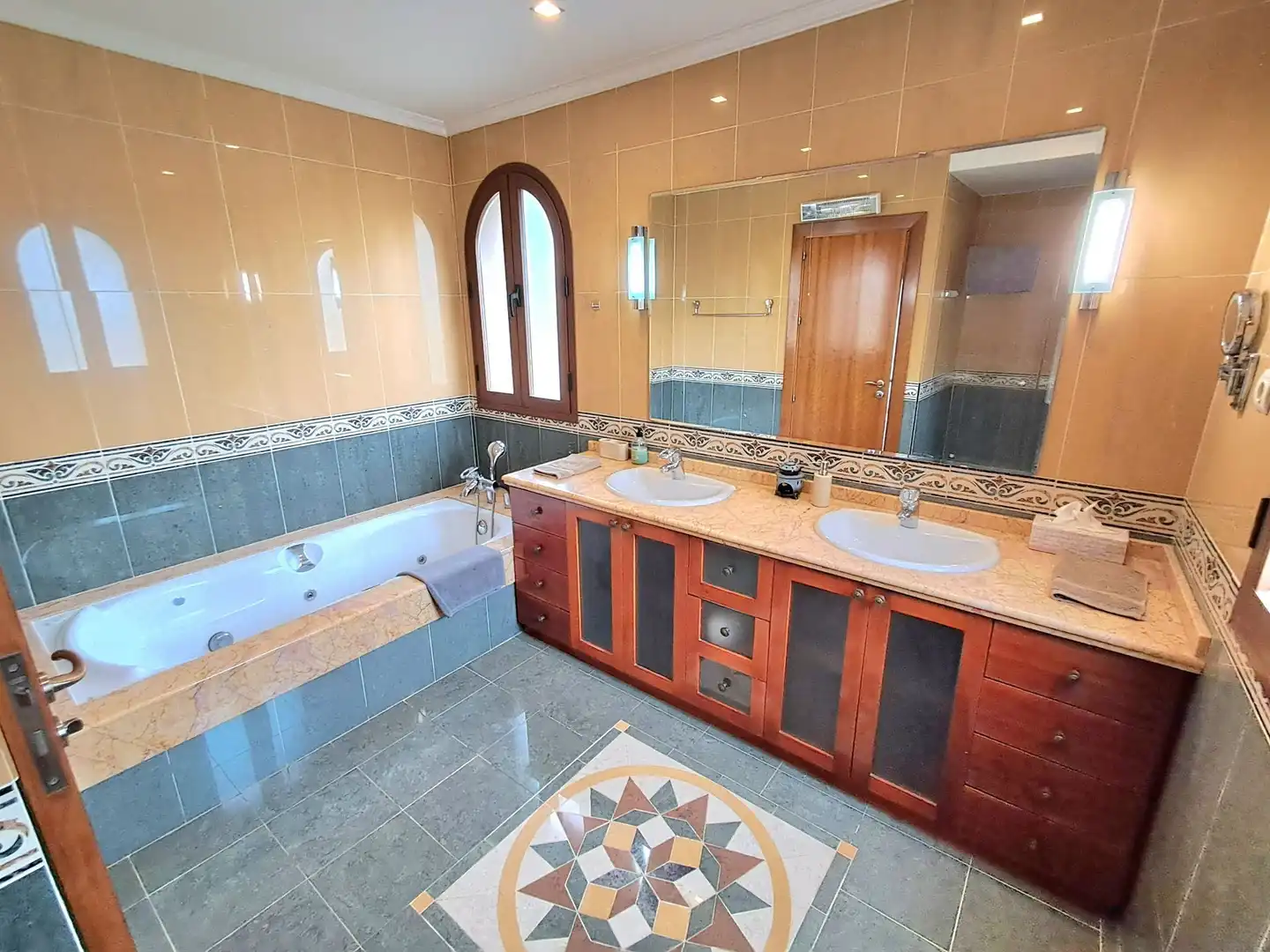 Bathroom of Houses for sale in Benalmádena  with Air Conditioner, Private garden and Terrace