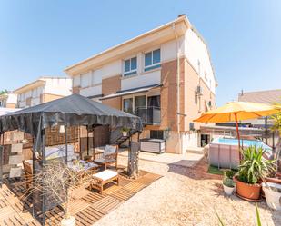 Jardí de Casa adosada en venda en Cubas de la Sagra amb Aire condicionat, Terrassa i Piscina