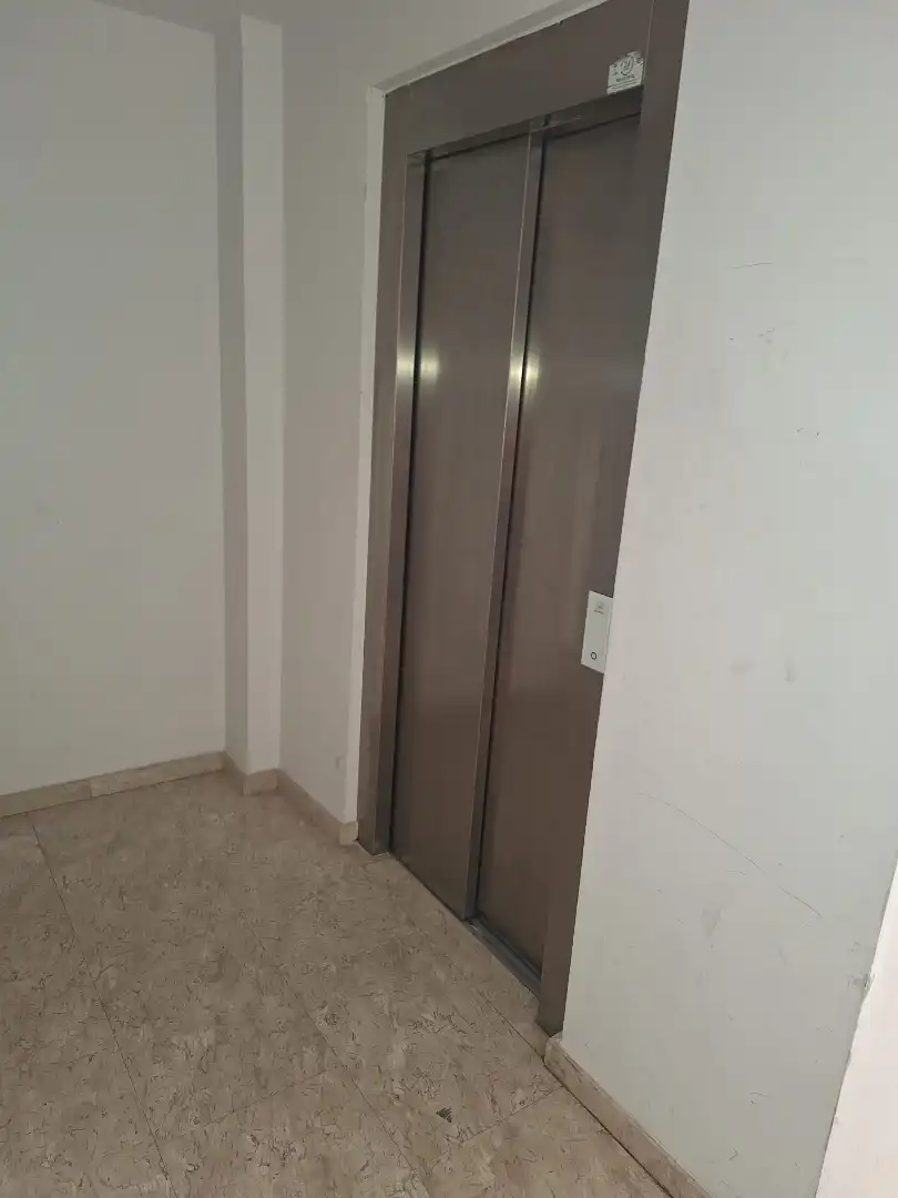 Dachboden zur Miete in Carrer del Poeta Llorente, Centro Ciudad