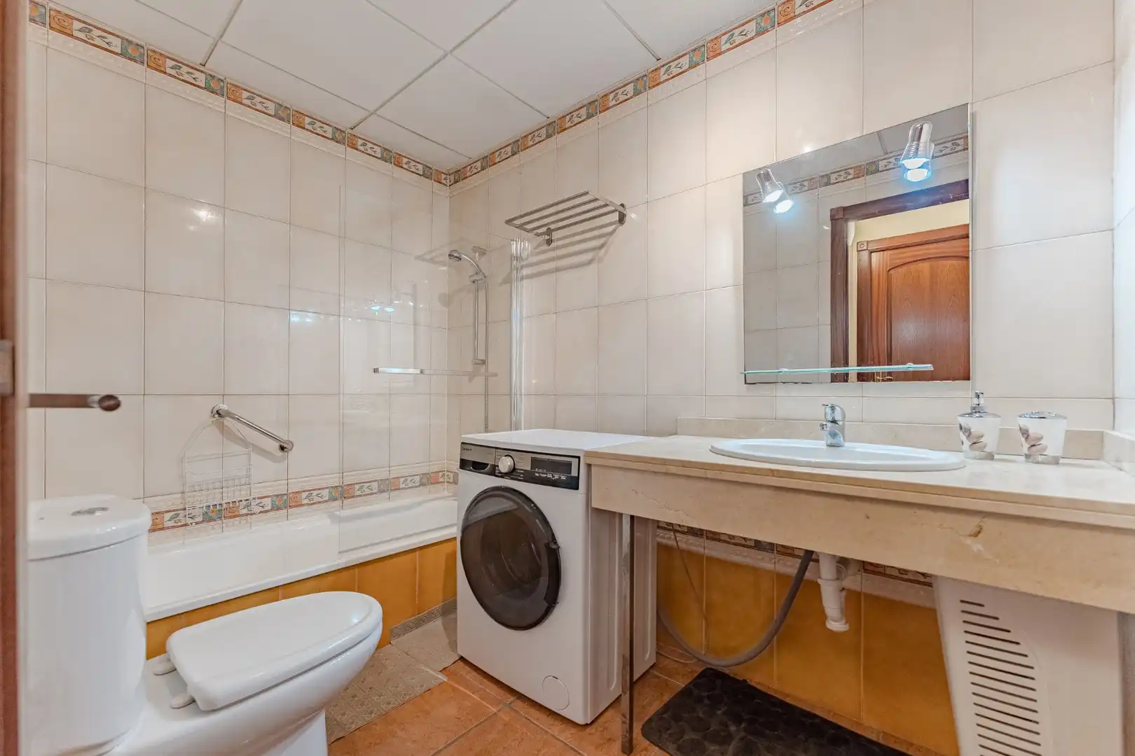 Bany de Apartament de lloguer en San Miguel de Abona amb Moblat i Piscina comunitària
