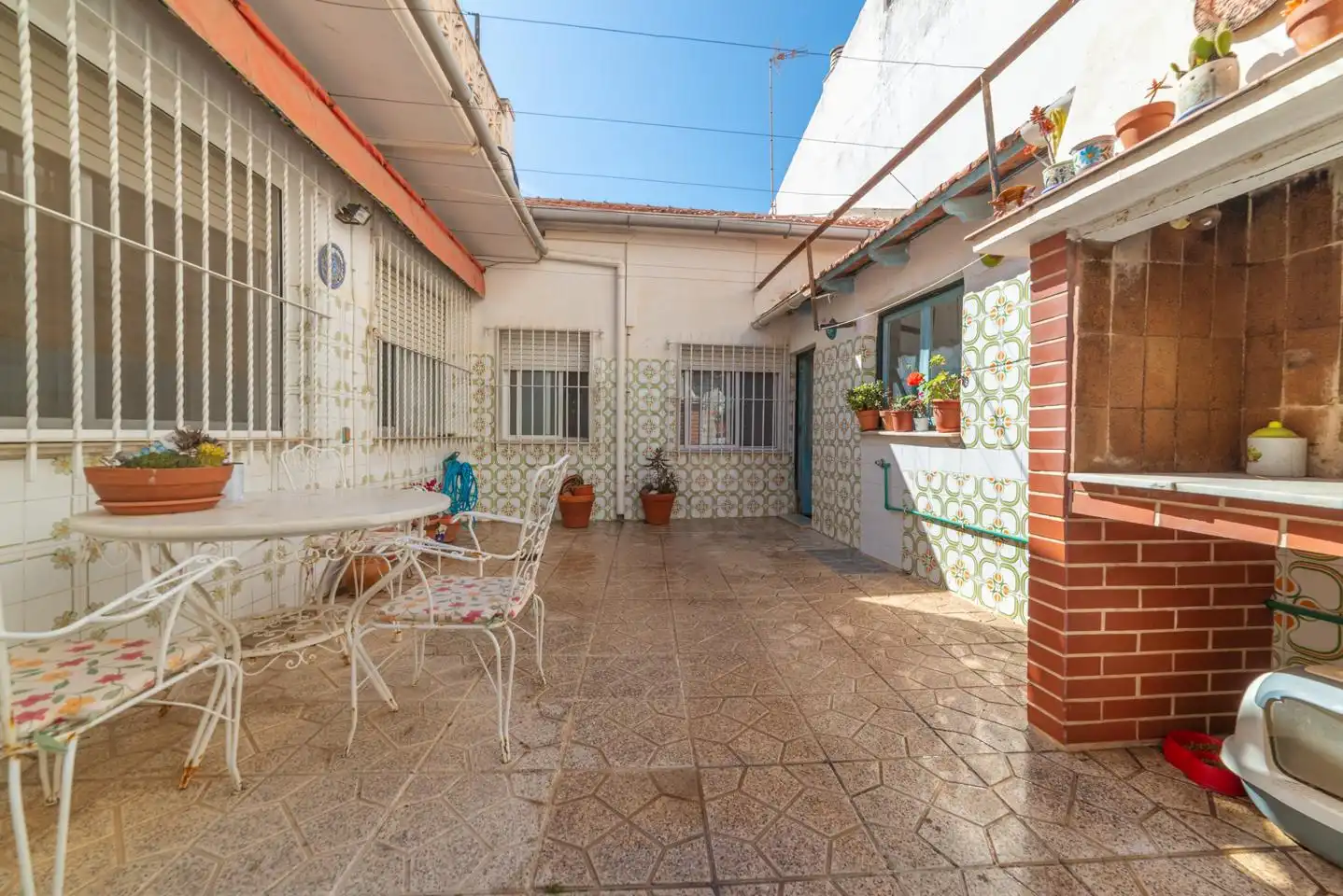 Vista exterior de Casa o xalet en venda en San Pedro del Pinatar amb Aire condicionat, Jardí privat i Terrassa