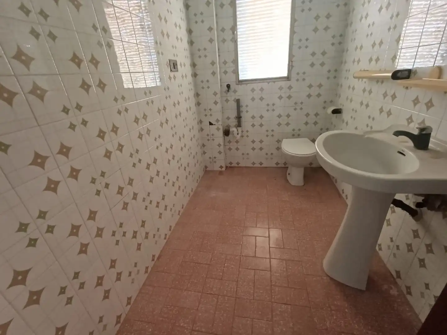 Bany de Pis en venda en Villarrobledo amb Terrassa i Balcó