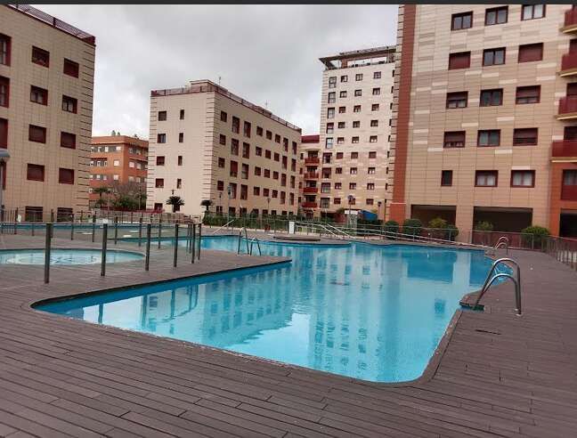 Swimming pool of Flat for sale in  Sevilla Capital  with Air Conditioner and Community pool