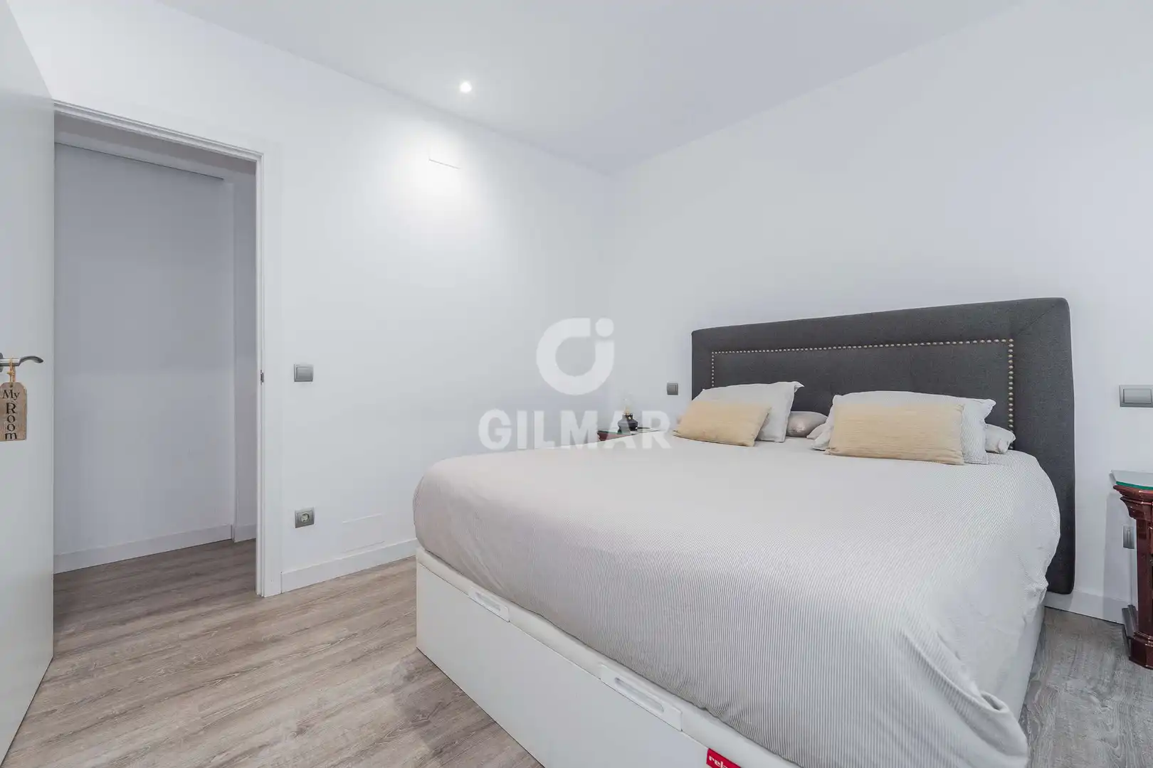 Habitación de Ático en venta en Madrid con Calefacción y Balcón