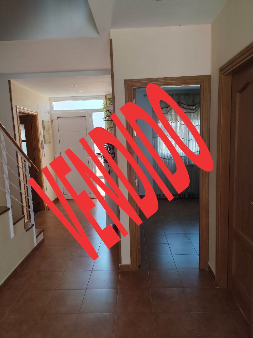 Casa adosada en venda en Argés amb Aire condicionat, Calefacció i Jardí privat