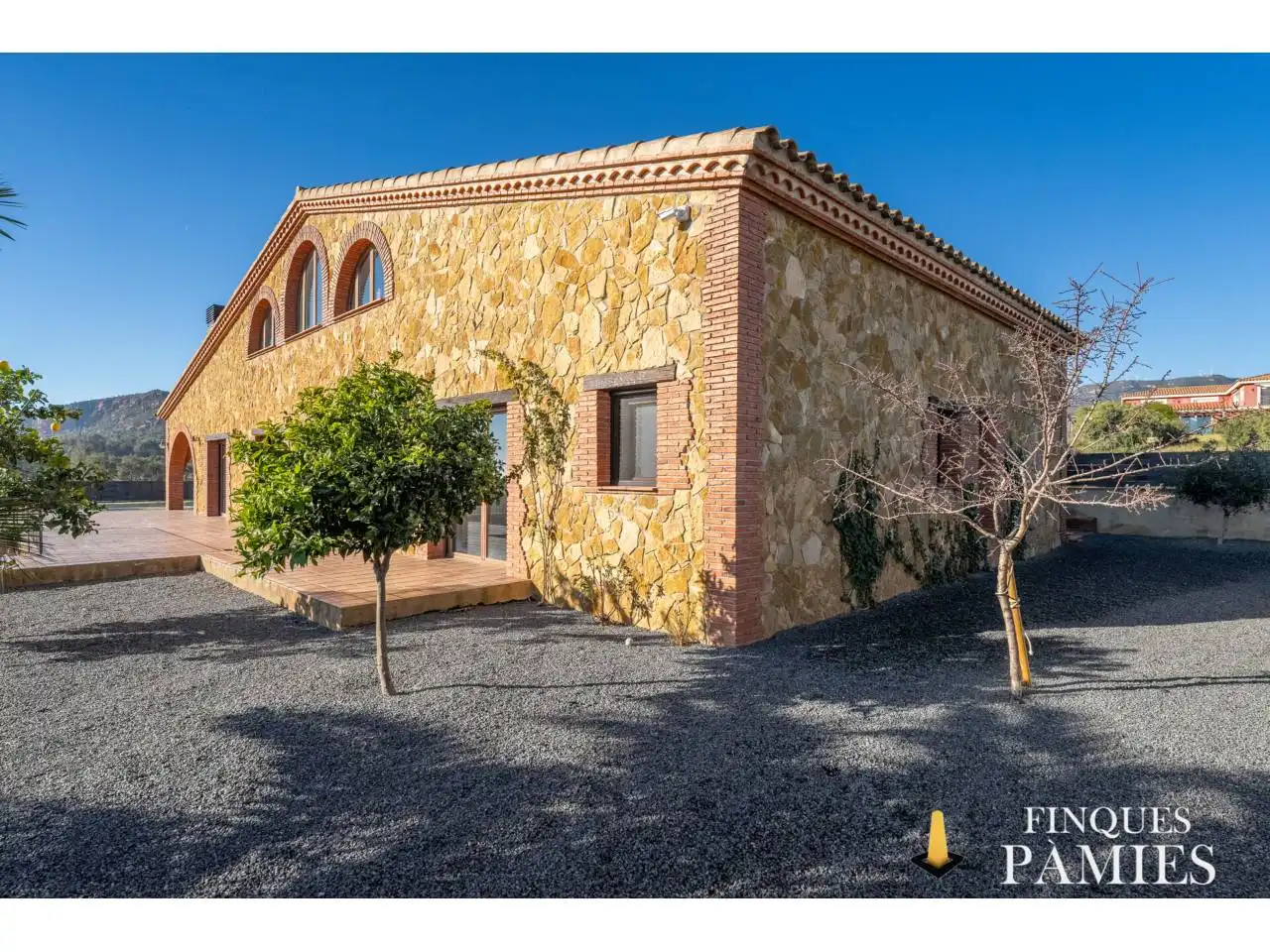 Vista exterior de Casa o xalet en venda en Vilanova d'Escornalbou amb Aire condicionat, Calefacció i Jardí privat