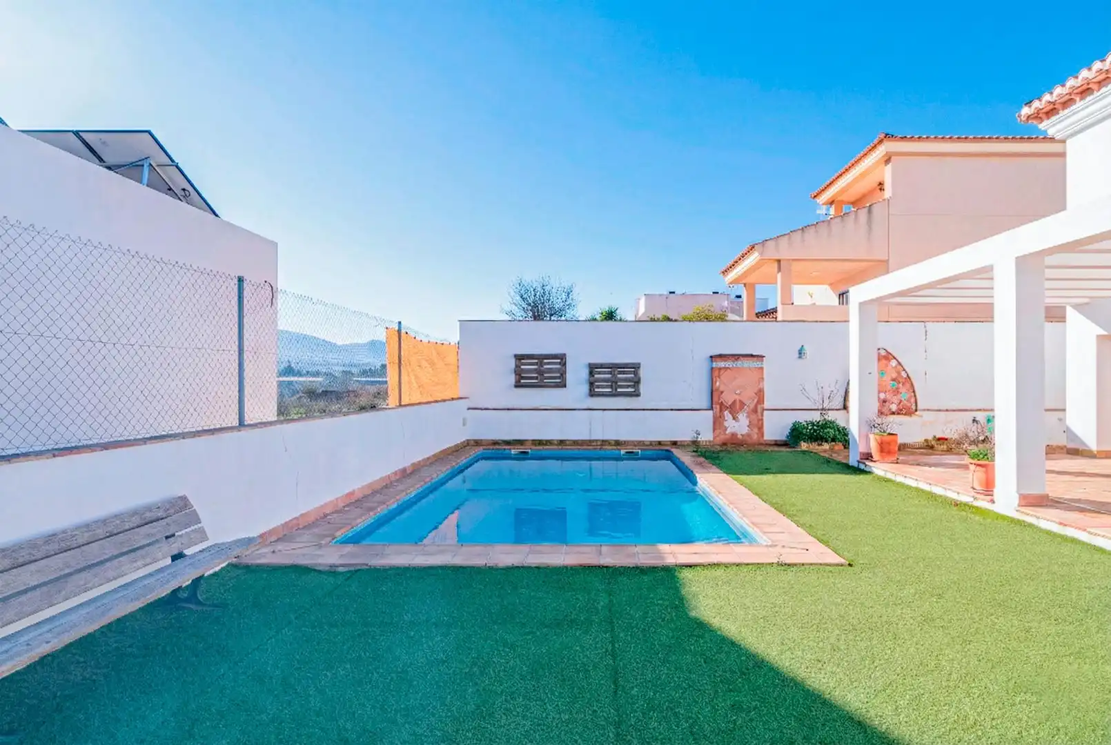 Piscina de Casa o chalet en venta en Alhendín con Aire acondicionado, Calefacción y Jardín privado