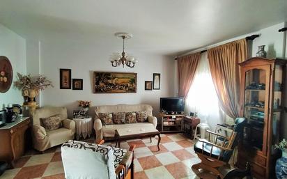Sala d'estar de Casa adosada en venda en Los Barrios amb Terrassa i Balcó