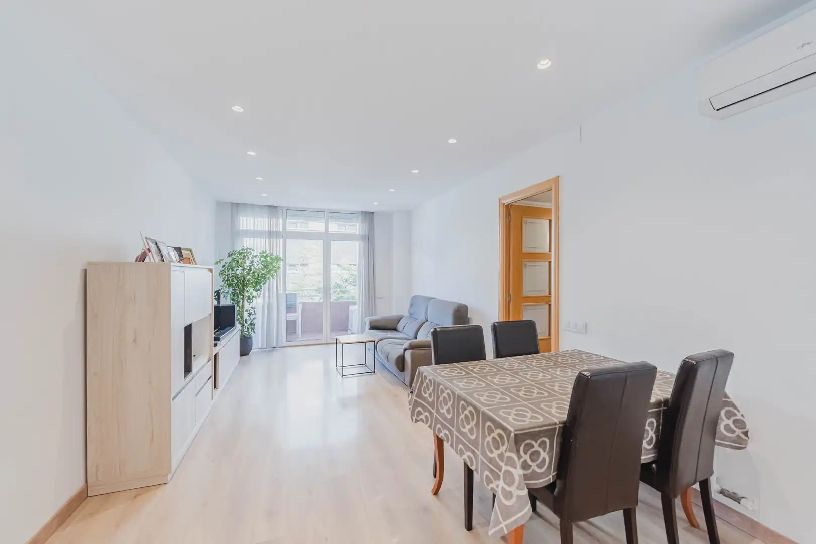 Sala d'estar de Pis en venda en  Barcelona Capital amb Aire condicionat, Calefacció i Parquet