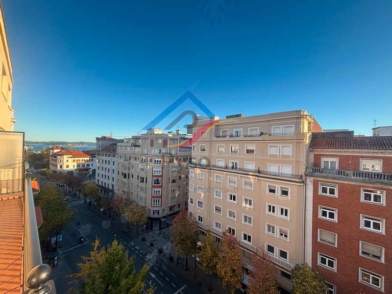 Flat for sale in Calle Calvo Sotelo, Centro - Ayuntamiento