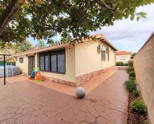 Exterior view of House or chalet for sale in Loranca de Tajuña  with Heating, Private garden and Terrace