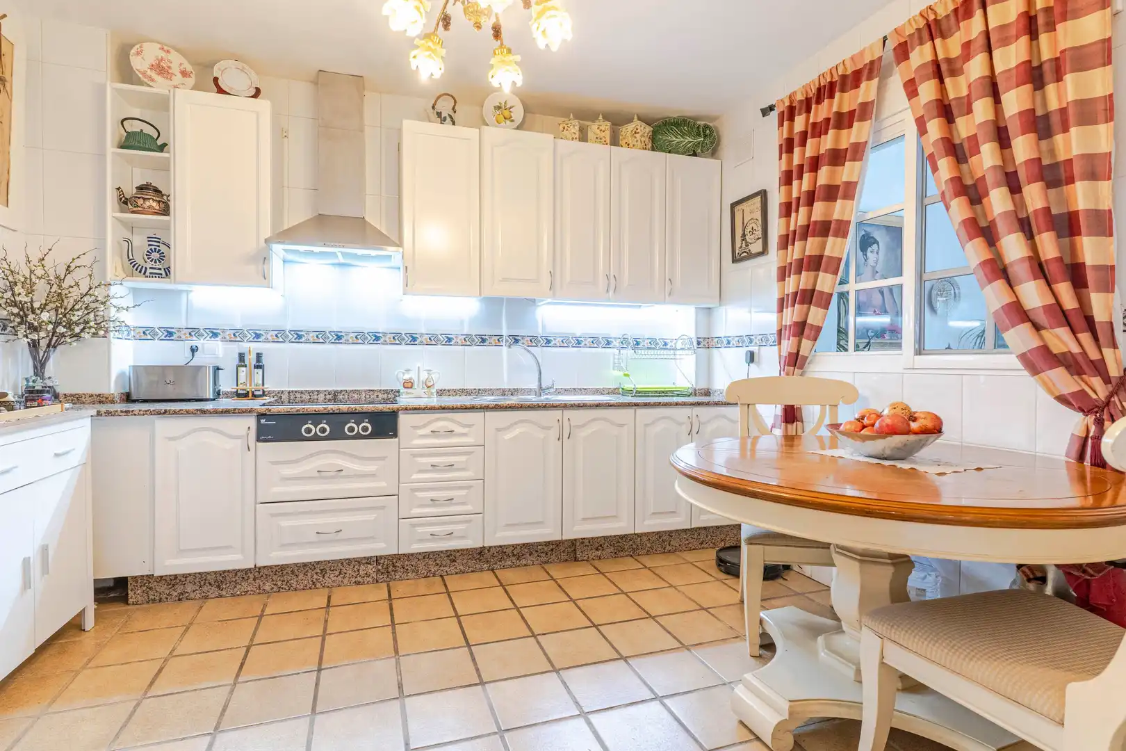 Cocina de Casa o chalet en venta en Motril con Aire acondicionado, Jardín privado y Trastero