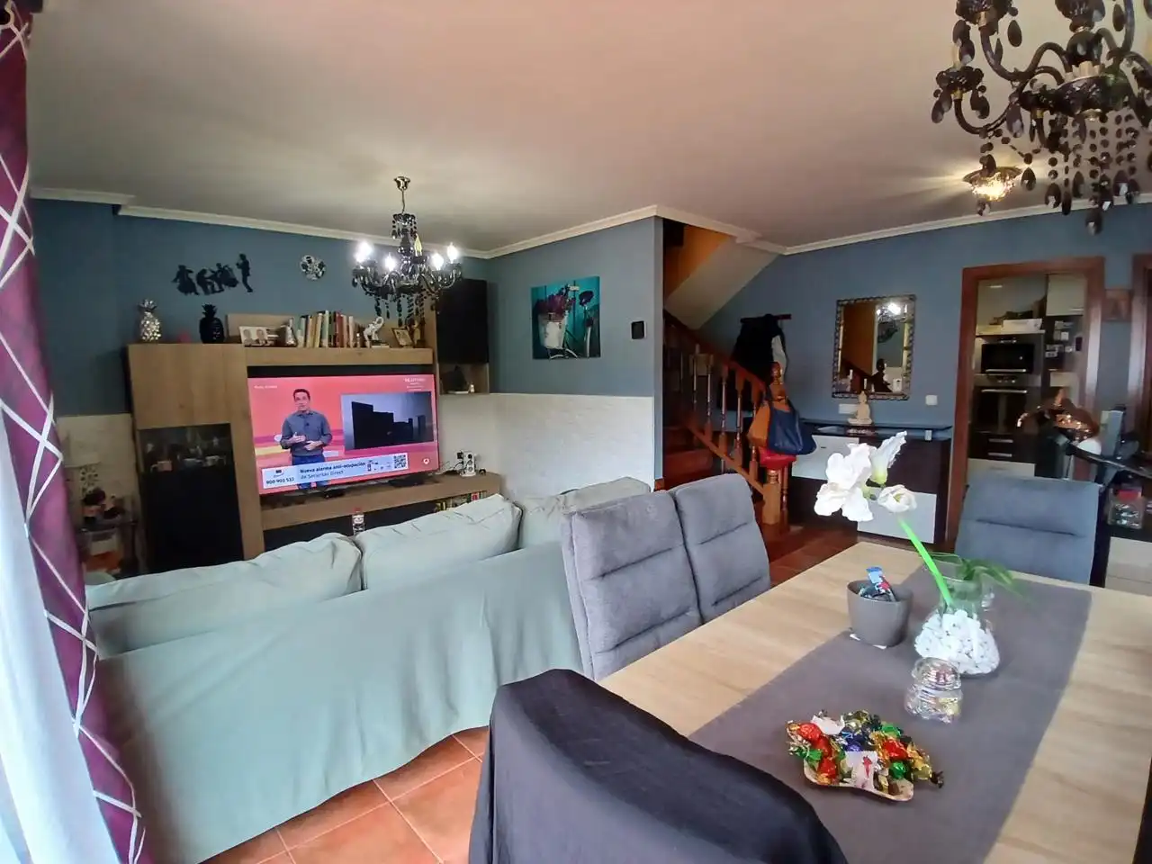 Wohnzimmer von Einfamilien-Reihenhaus zum Verkauf in Castro-Urdiales mit Heizung, Privatgarten und Terrasse