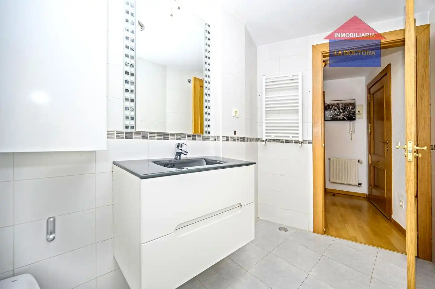 Baño de Piso en venta en Las Ventas de Retamosa con Piscina comunitaria