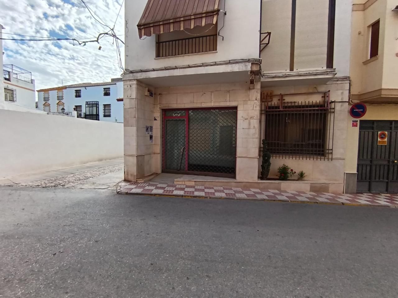 Vista exterior de Local en venda en Villardompardo