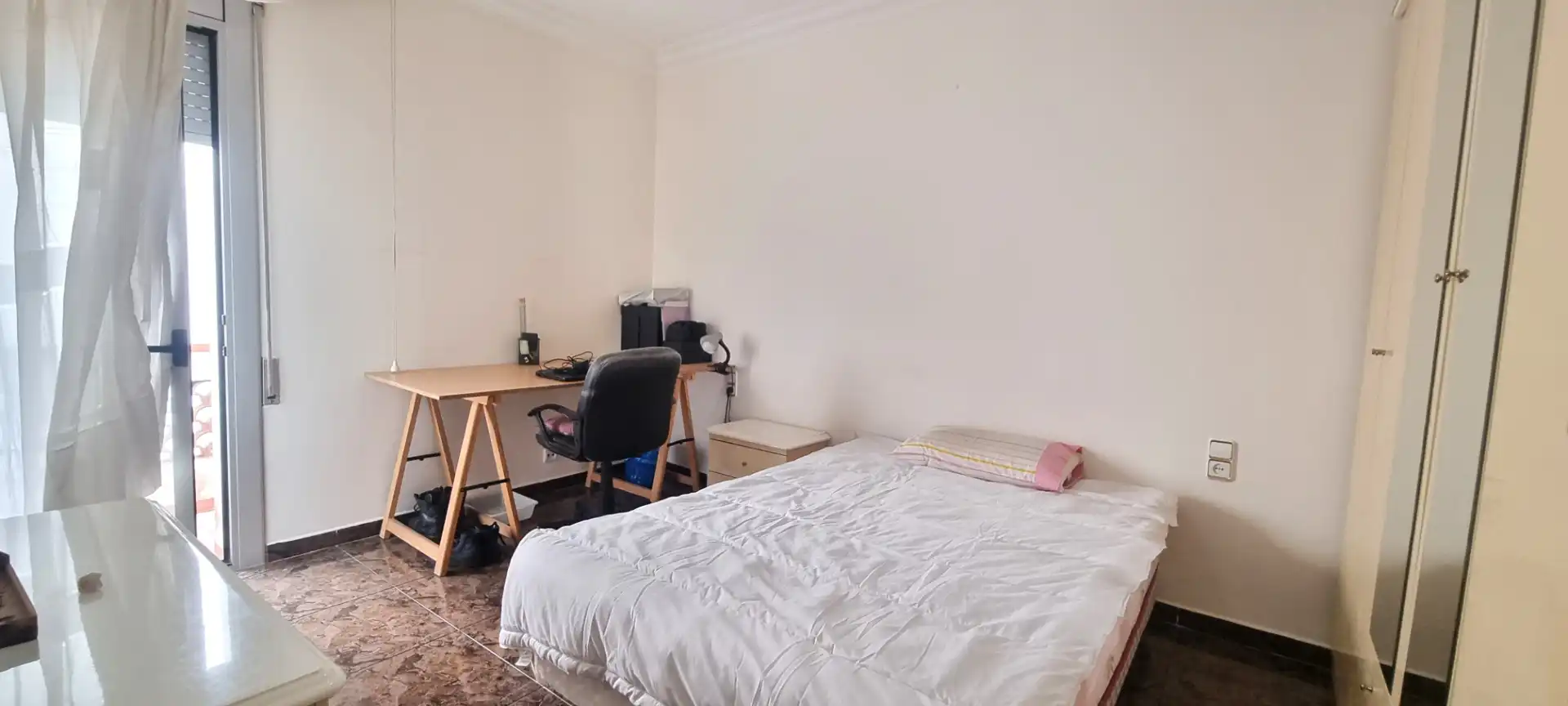 Schlafzimmer von Haus oder Chalet zum Verkauf in Badalona mit Klimaanlage, Heizung und Terrasse