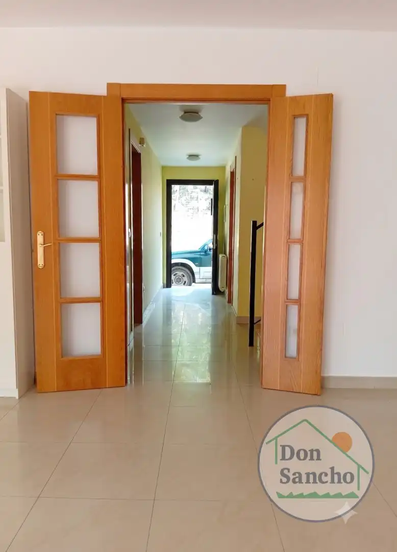 Casa adosada en venta en Mucientes con Calefacción, Terraza y Balcón
