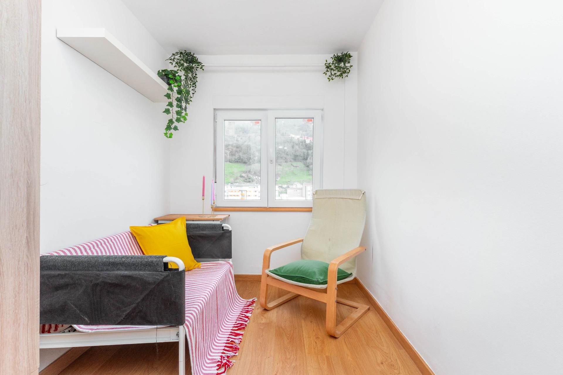 Bedroom of Flat for sale in Aller  with Furnished