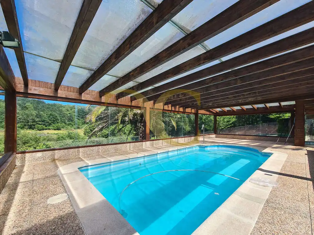 Piscina de Casa o xalet en venda en Oviedo  amb Calefacció, Jardí privat i Terrassa