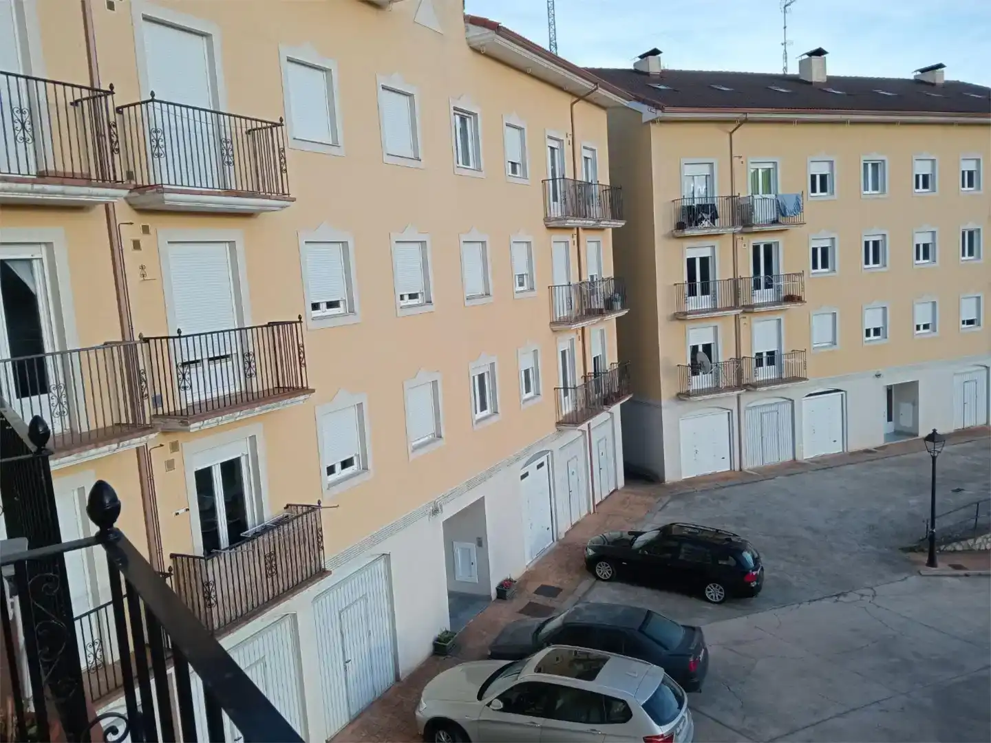 Vista exterior de Piso en venta en Pradoluengo con Parquet y Balcón