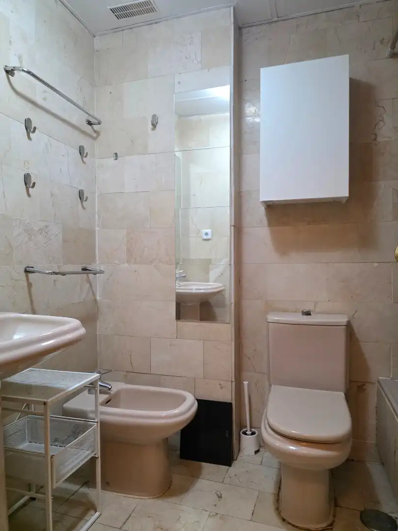 Badezimmer von Wohnung zum Verkauf in Madrid mit Klimaanlage, Heizung und Parkett