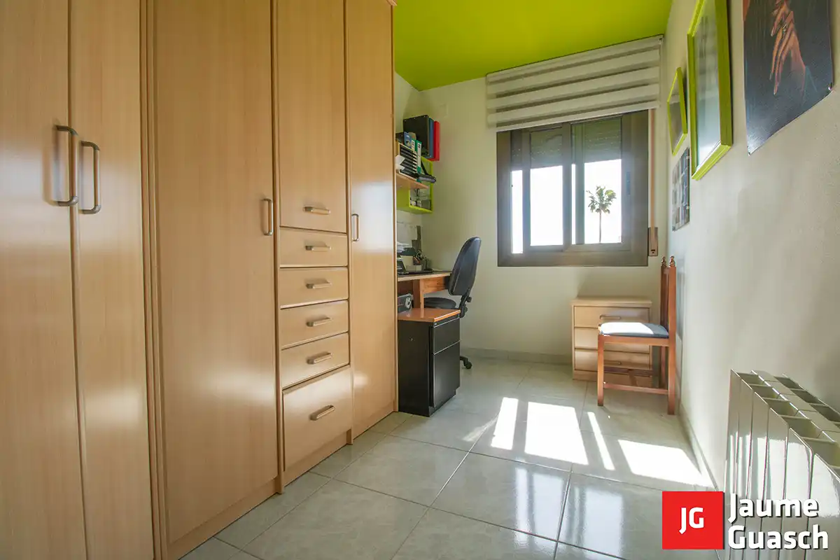 Habitación de Casa adosada en venta en Torredembarra con Aire acondicionado, Calefacción y Jardín privado