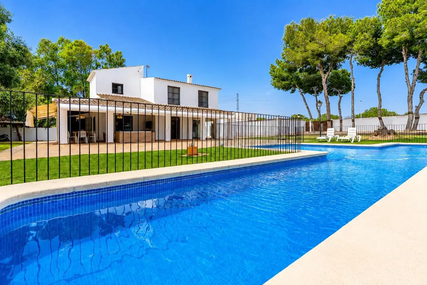 Piscina de Casa o chalet en venta en Santa Pola con Calefacción, Jardín privado y Parquet