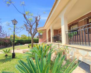 Vista exterior de Casa o xalet en venda en San Vicente del Raspeig / Sant Vicent del Raspeig amb Aire condicionat, Jardí privat i Terrassa