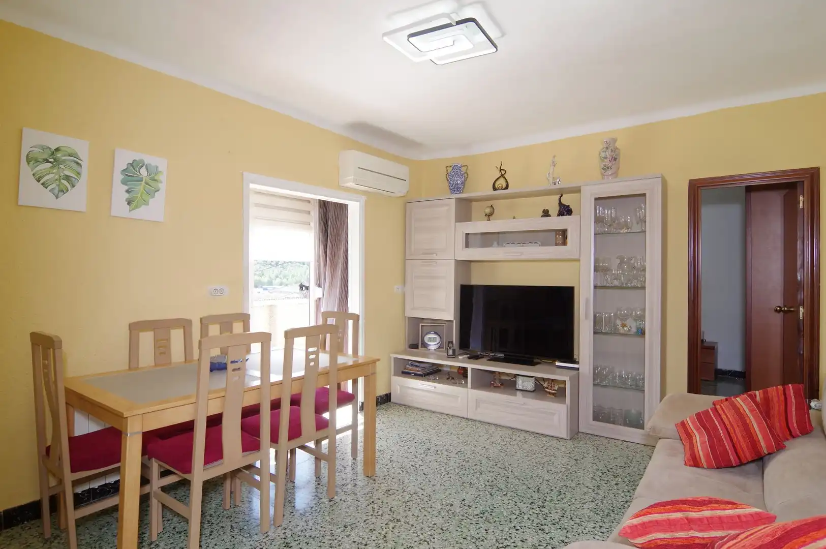 Sala d'estar de Casa o xalet en venda en Sant Vicenç Dels Horts amb Aire condicionat, Calefacció i Jardí privat
