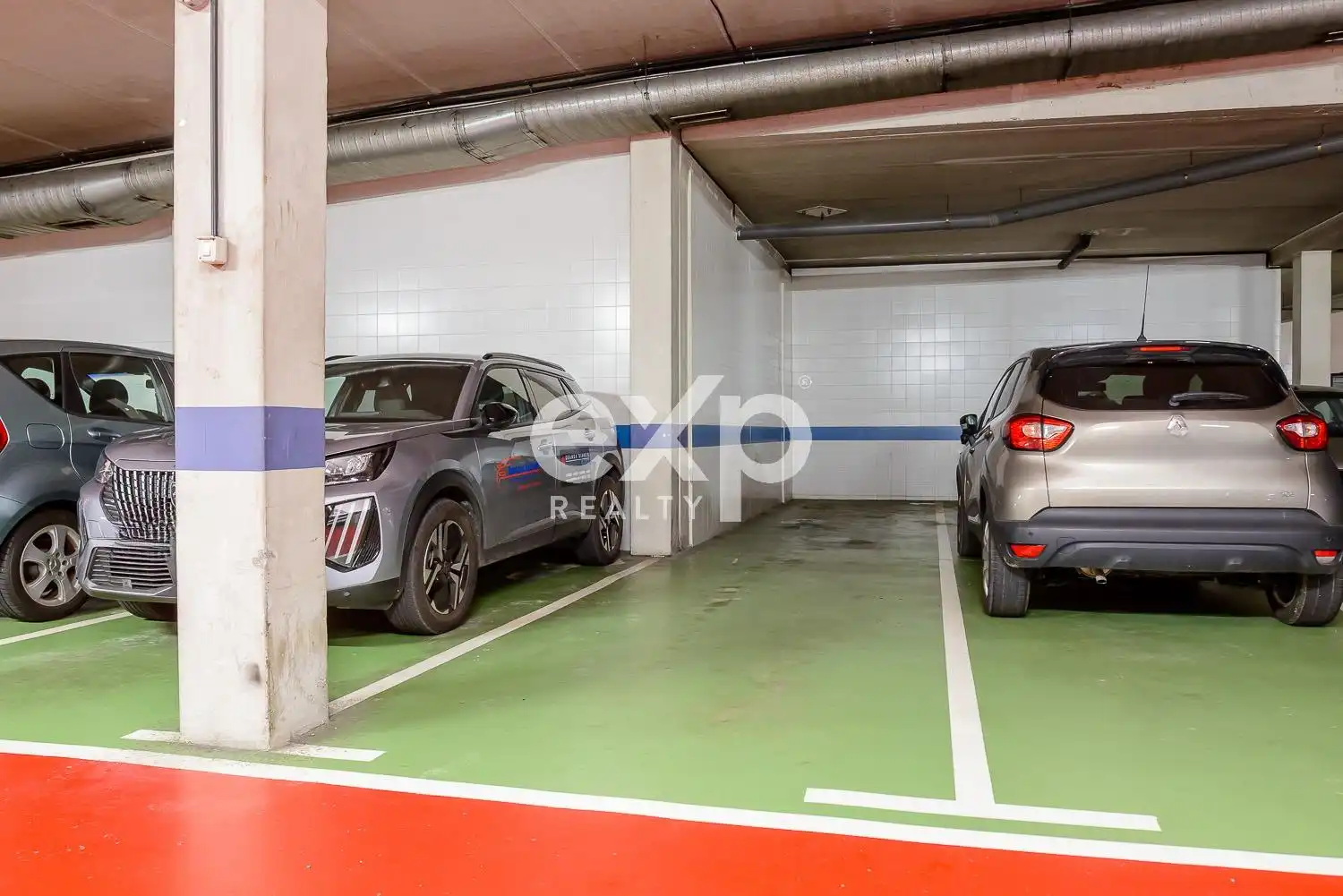 Aparcament de Pis en venda en Oviedo  amb Calefacció, Parquet i Moblat