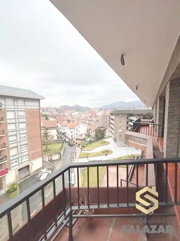 Vista exterior de Piso de alquiler en Bilbao  con Calefacción, Jardín privado y Terraza