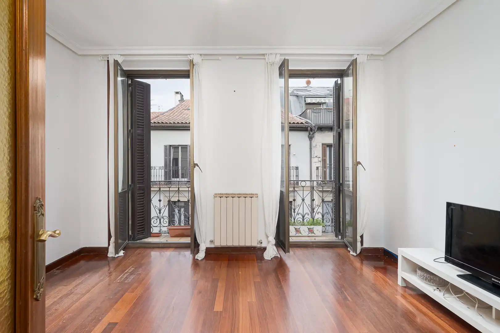 Habitación de Piso en venta en Donostia - San Sebastián  con Calefacción y Balcón