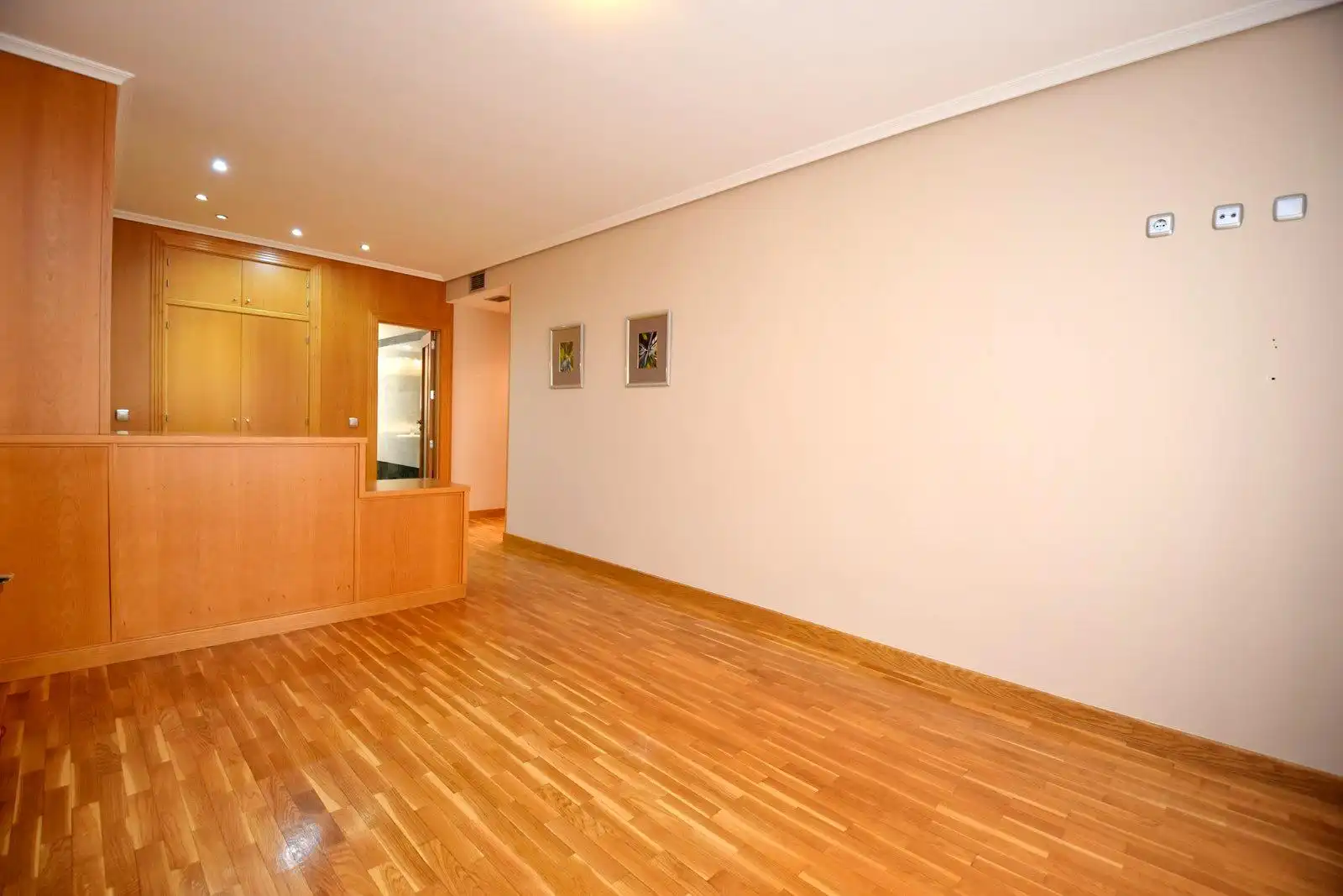 Wohnung zum Verkauf in El Ejido mit Klimaanlage, Heizung und Parkett