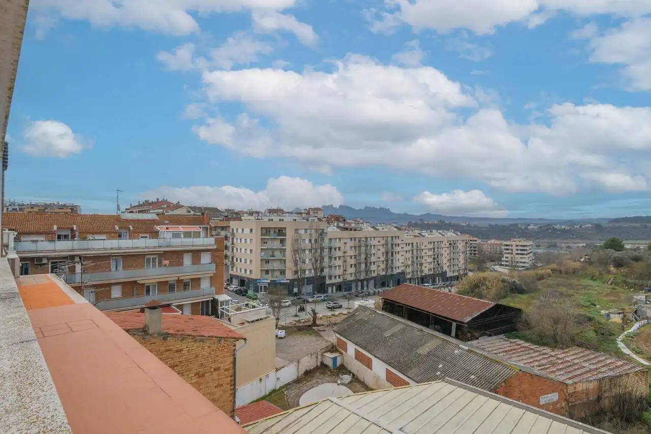 Vista exterior de Ático en venta en Manresa con Aire acondicionado, Calefacción y Parquet
