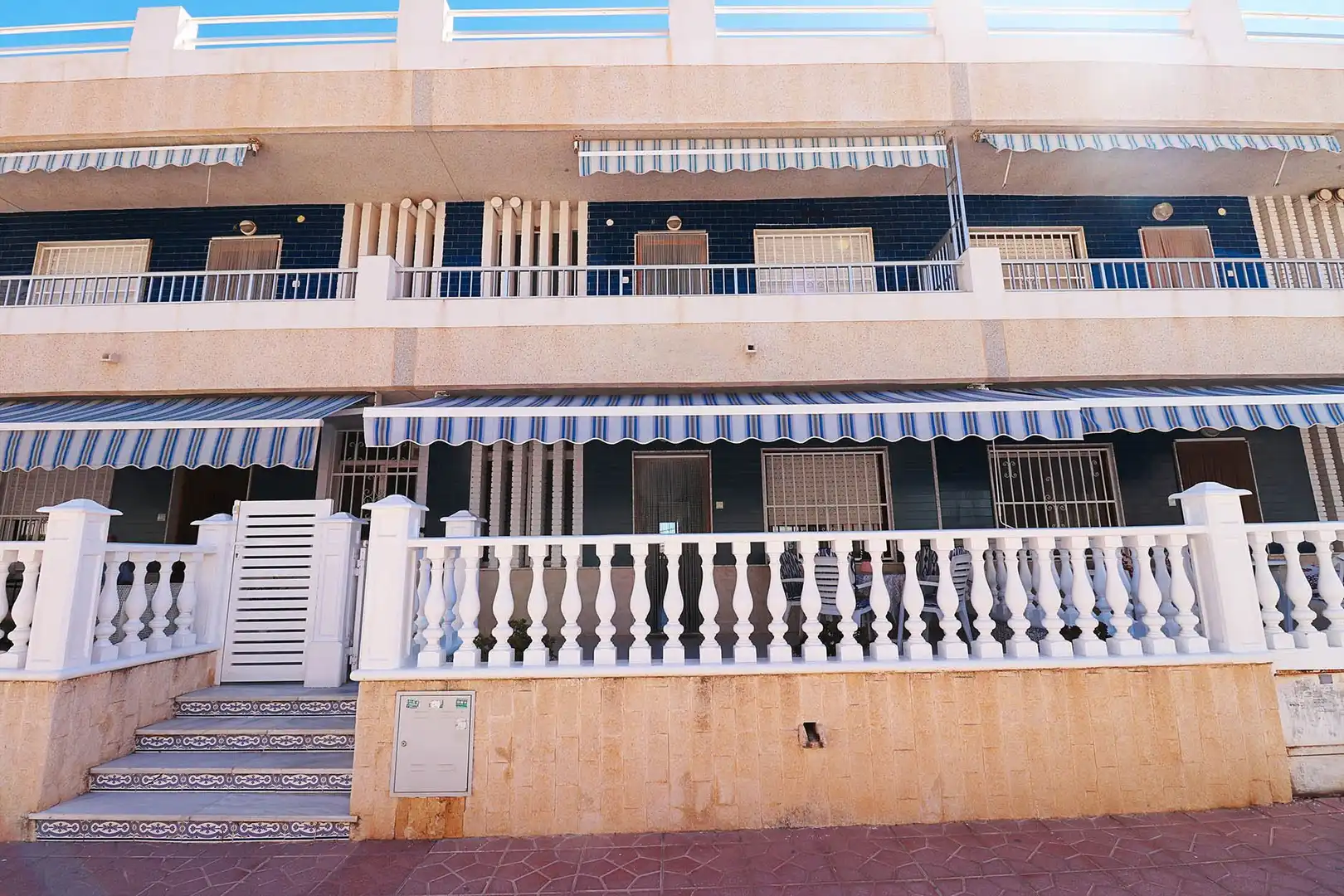 Vista exterior de Piso en venta en Guardamar del Segura con Terraza, Amueblado y Lavadora