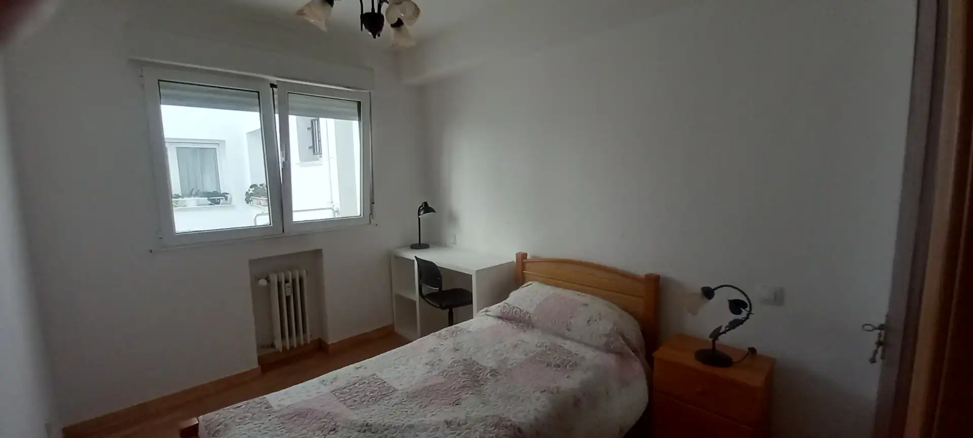 Dormitori de Pis de lloguer en Gijón  amb Calefacció, Parquet i Moblat