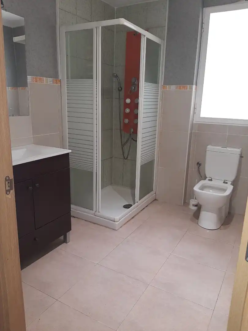 Bathroom of Flat for rent in Valencia  with Air Conditioner, Furnished and Oven