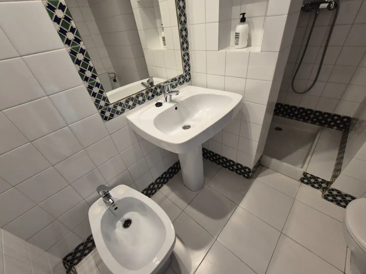Bathroom of Ground floor for rent in Torrevieja  with Air Conditioner, Terrace and Furnished