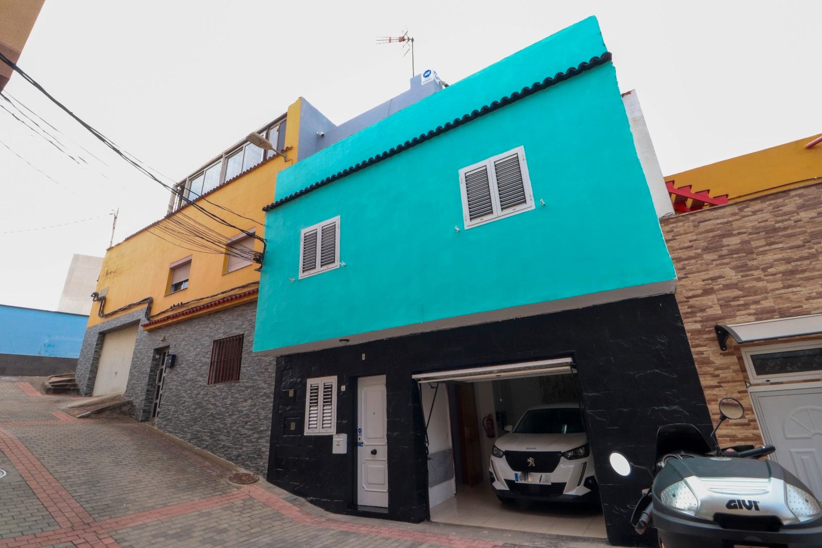 Vista exterior de Casa o xalet en venda en Las Palmas de Gran Canaria amb Terrassa i Traster