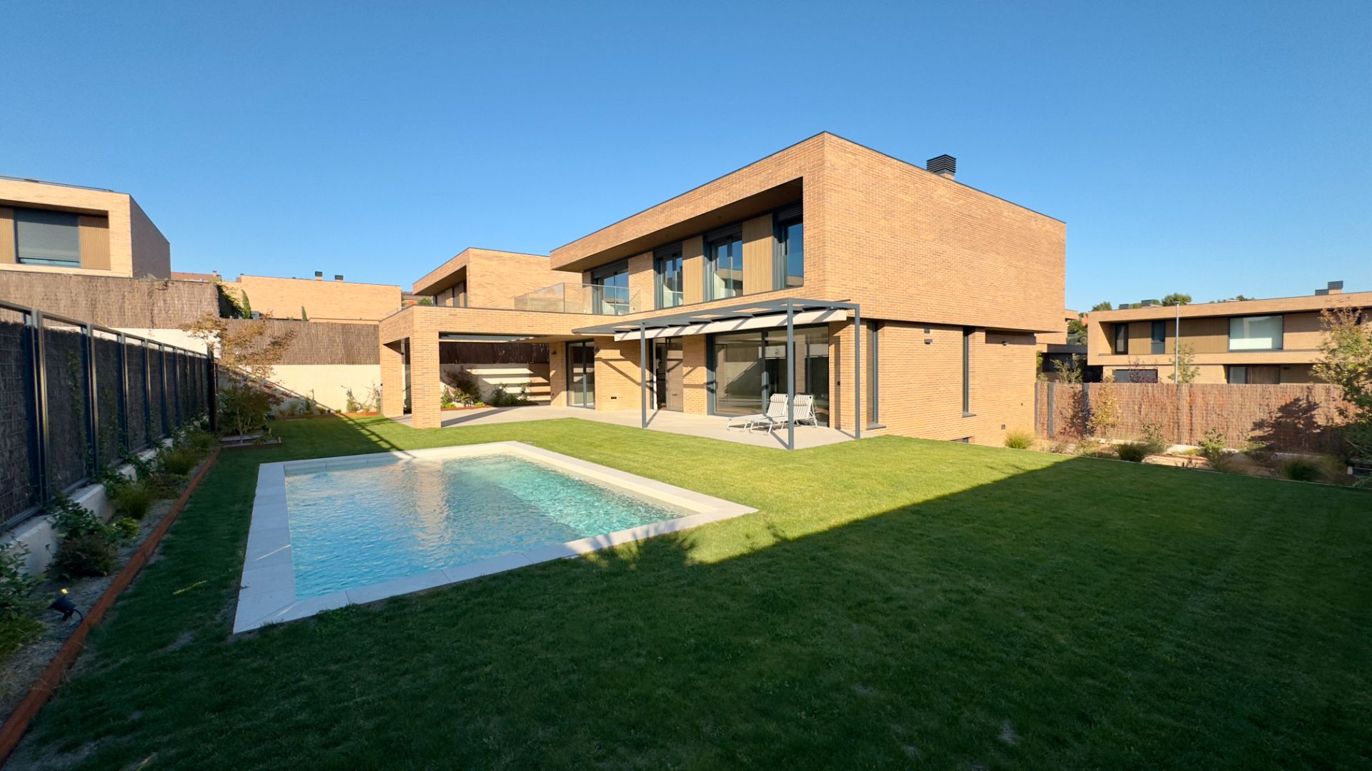 Exterior view of House or chalet to rent in Las Rozas de Madrid  with Air Conditioner, Heating and Private garden